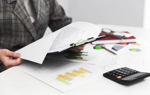 business-woman-working-office-desktop